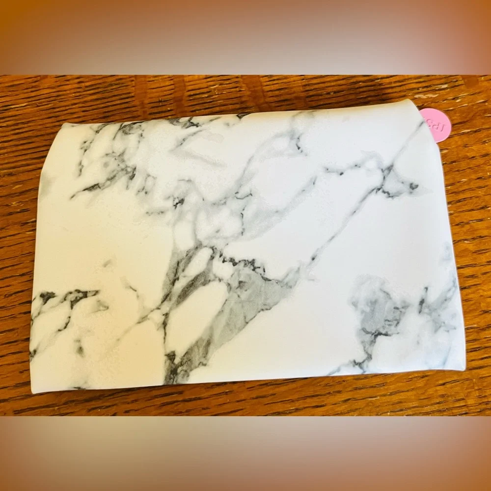 Ipsy makeup bag with SURPRISE piece of jewelry Marble pattern